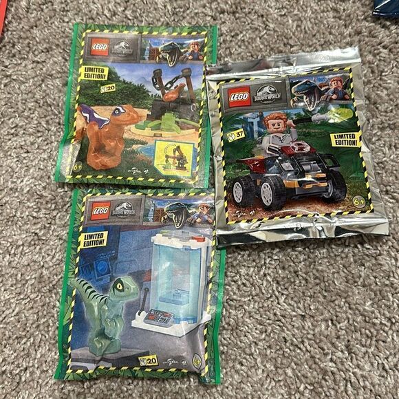 Lego 17 total includes poly bags, foil, paper,mini figs see details in pictures - Picture 4 of 15
